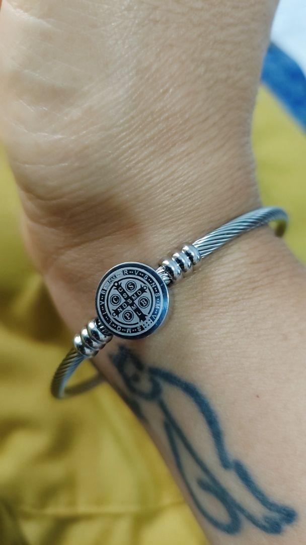 Bracelete de São Bento em uso na avaliação 8