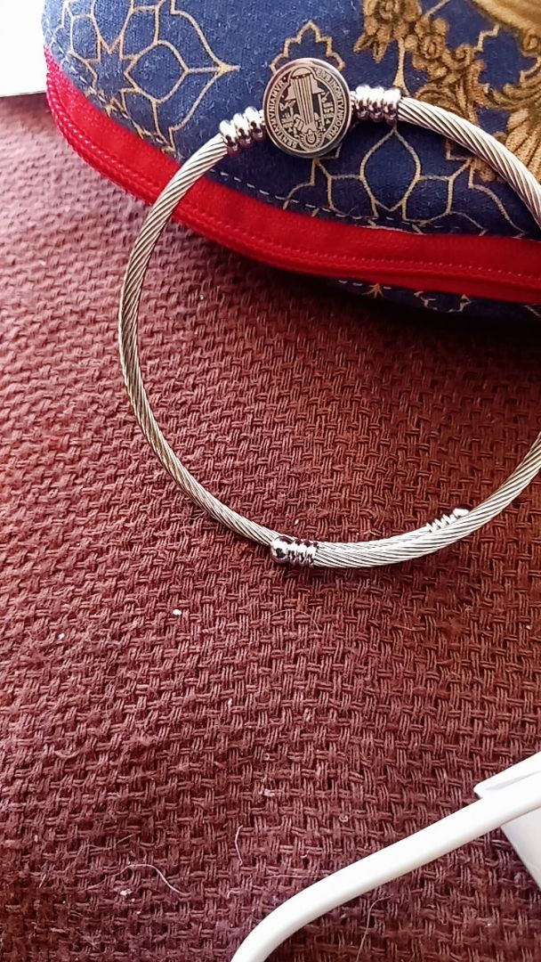 Bracelete de São Bento em uso na avaliação 7