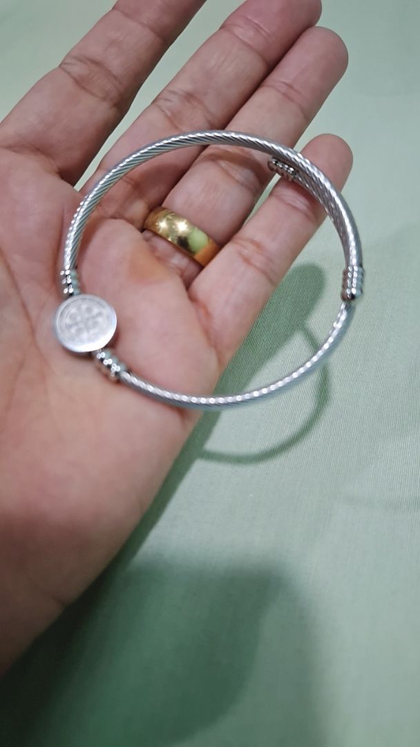 Bracelete de São Bento em uso na avaliação 5